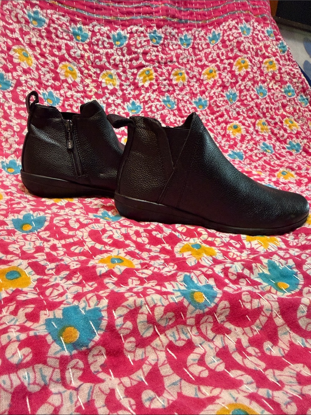 Easy Spirit Black Faux Leather Ankle Booties with Side Zip
